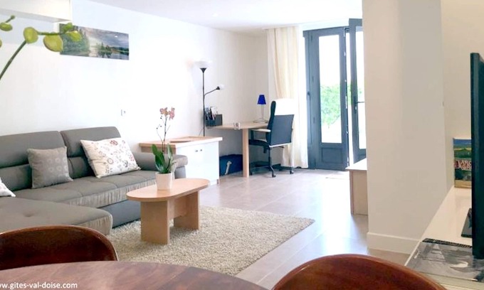 Argenteuil Apartment | Homerez - Amazing appartement for 4 ppl. at Argenteuil