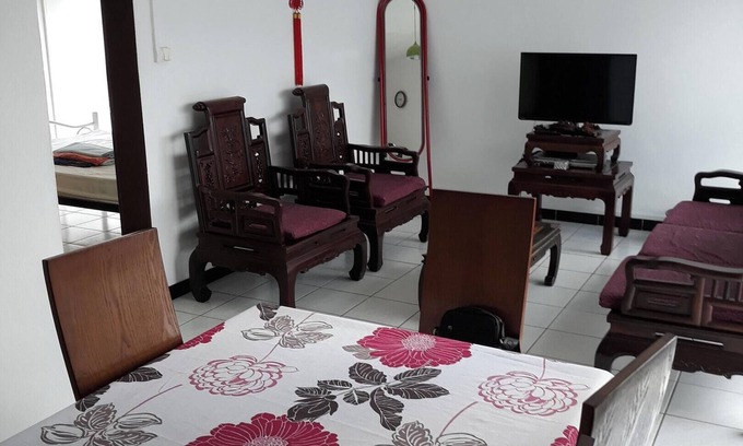 Saint-Denis Apartment | Homerez - Apartment Saint-Denis, parking.