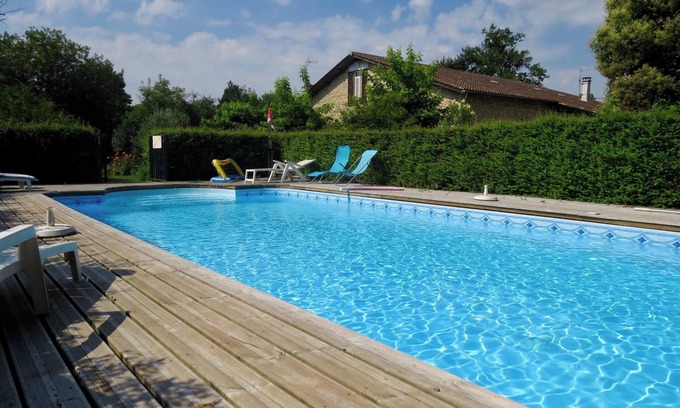 Blaignac Apartment | Homerez - Apt Blaignac + shared pool
