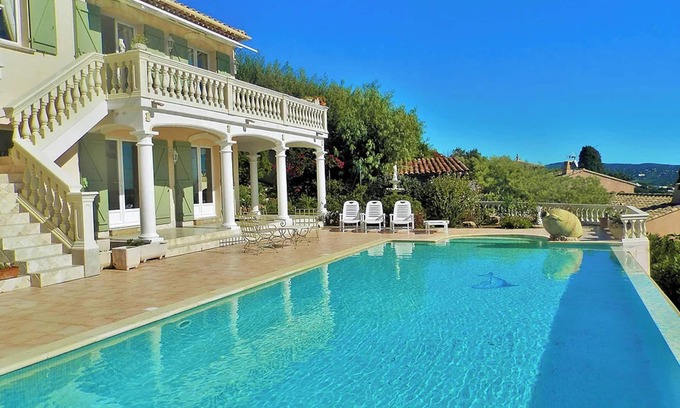 Cavalaire-sur-Mer Apartment | Homerez - Apt. Cavalaire-sur-Mer