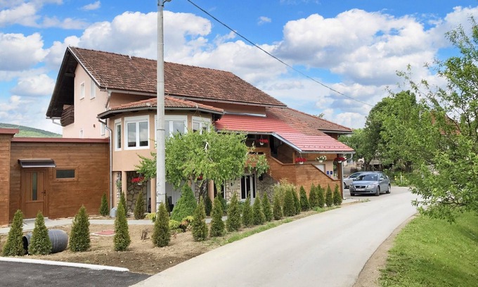 Rakovica Apartment | Homerez - Apt Rakovica w/pool