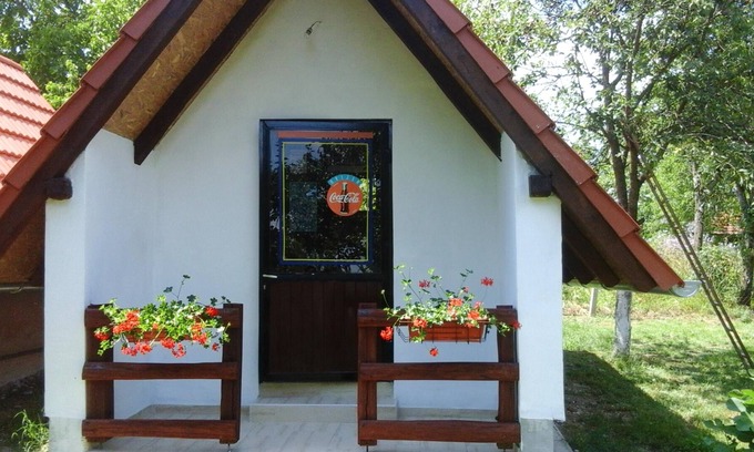 Kutina House | Homerez - Beautiful bungalow with garden and terrace