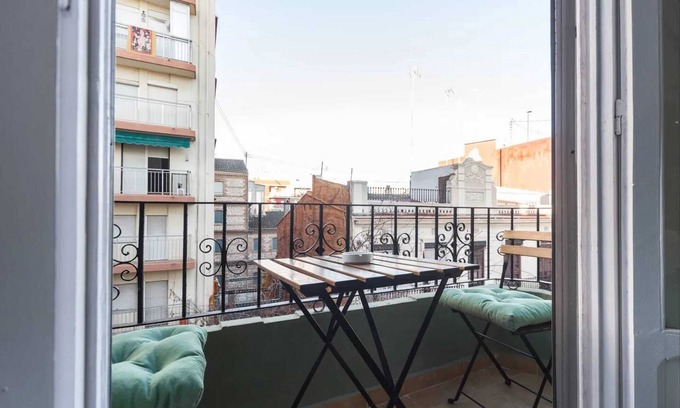 Poblats Maritims Apartment | Homerez - Bright apartment in València 80 sqm with air conditioning