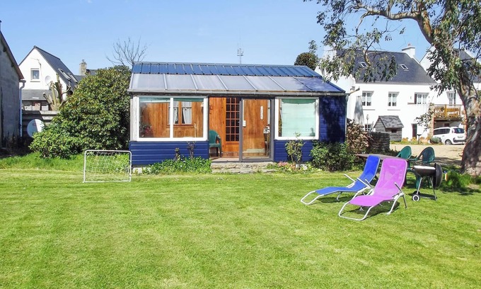 Tredrez-Locquemeau House | Homerez - Charming House in Trédrez-Locquémeau + Garden
