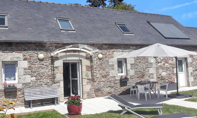 Botsorhel House | Homerez - Charming House in Botsorhel with Enclosed Garden