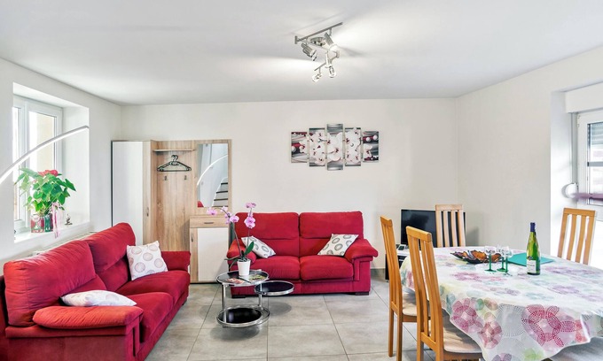 Stotzheim House | Homerez - Charming House in Stotzheim with Garden