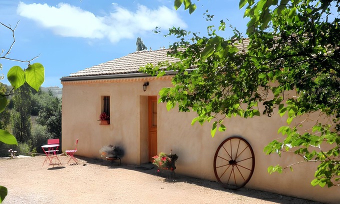 Molieres House | Homerez - Charming House in Molières with Lake View