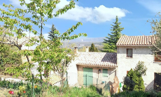 Vacheres House | Homerez - Charming House in Vachères with Garden and Mountain View