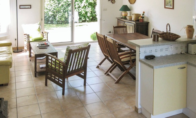Ambon House | Homerez - Charming House in Ambon + Enclosed Garden
