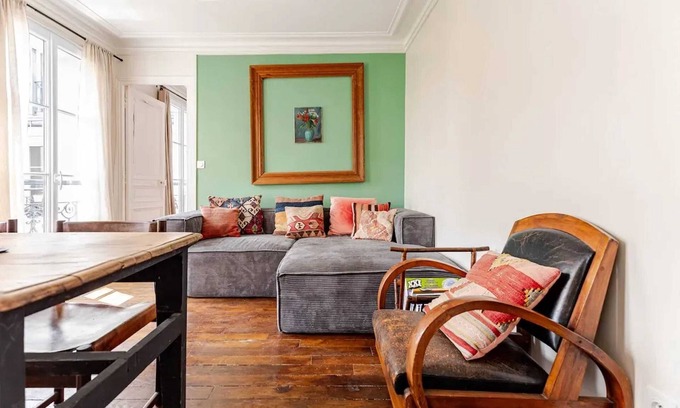 Quartier de la Goutte-d'Or Apartment | Homerez - Comfortable Apartment in Paris