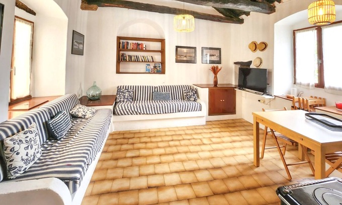 Rogliano House | Homerez - Comfortable House in Rogliano with Terrace and Garden