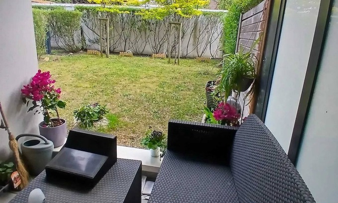 La Grace de Dieu Sud Apartment | Homerez - Cozy Apartment in Caen with Terrace and Garden