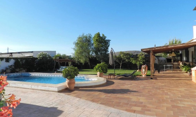 Padul Villa | Homerez - Elegant villa in Padul with private pool