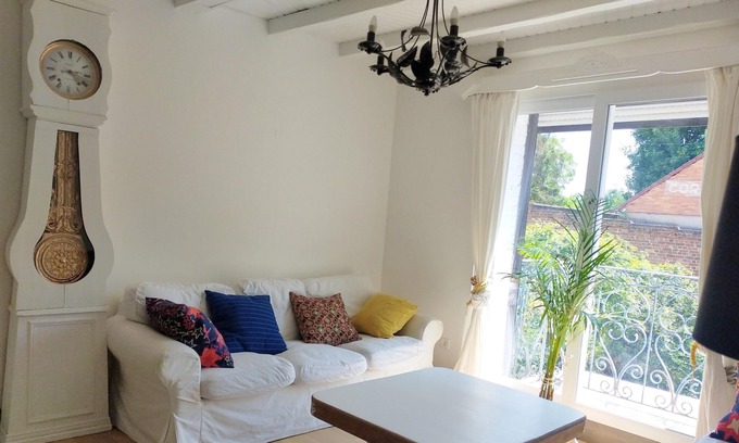Lens House | Homerez - Exceptional house with garden and balcony