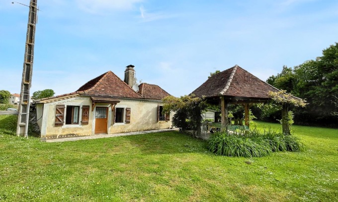 Piets-Plasence-Moustrou House | Homerez - Peaceful country house with garden