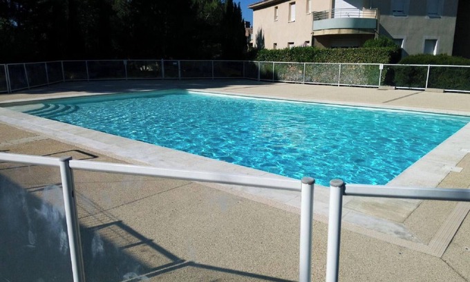 Villeneuve-les-Avignon Apartment | Homerez - Charming Apartment in Villeneuve-lès-Avignon