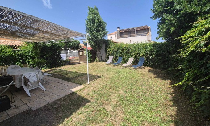 Frontignan House | Homerez - House Frontignan terrace