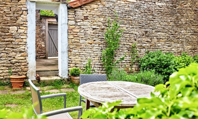 Grevilly House | Homerez - House in Grevilly, garden, parking included