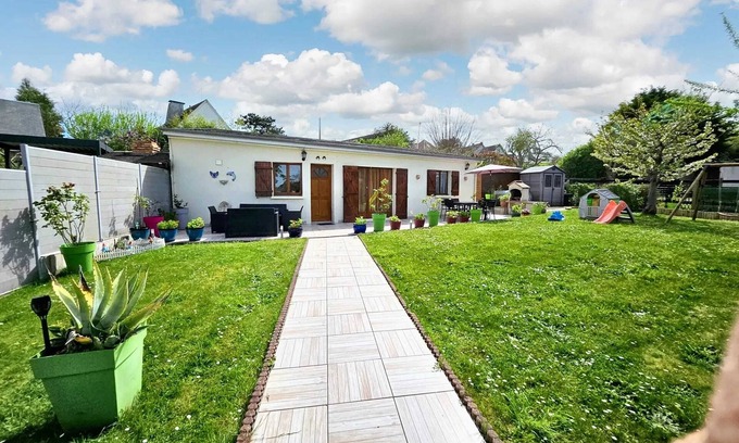 Ver-sur-Mer House | Homerez - House in Ver-sur-Mer