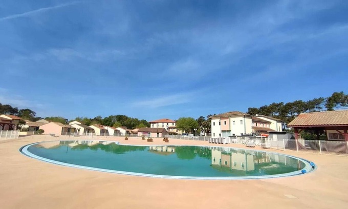 Soustons House | Homerez - House Soustons, pool and garden