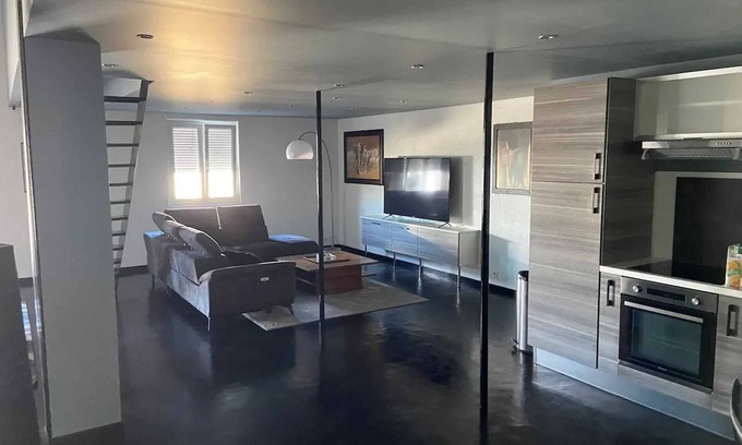 Sancheville Apartment | Homerez - Large Apartment in Sancheville