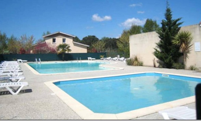 Hourtin Port House | Homerez - Nice house for 6 ppl. with shared pool and terrace at Hourtin