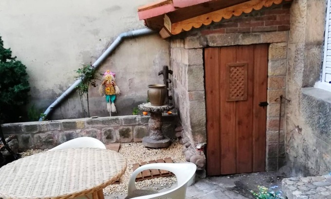 Covaleda House | Homerez - Spacious house for 4 ppl. with garden at Covaleda