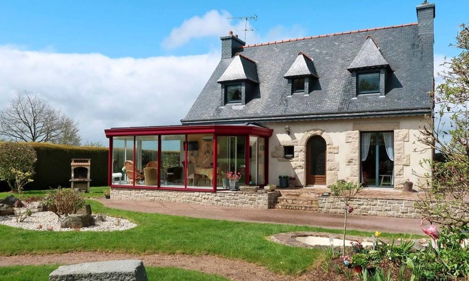 Pedernec House | Homerez - Spacious house for 6 ppl. with garden and terrace at Pédernec