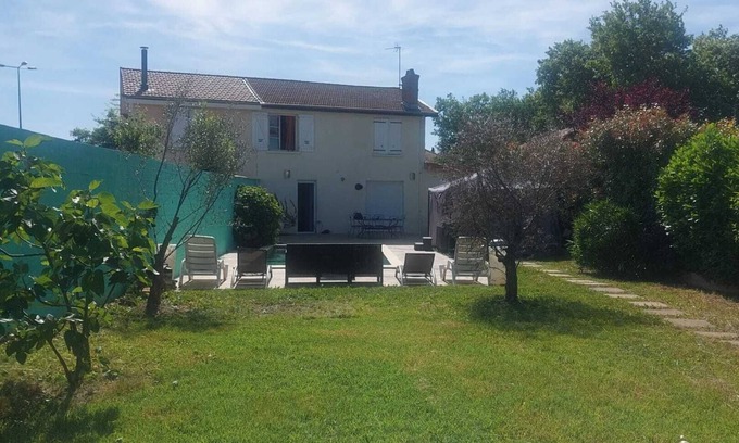 Saint-Fons Villa | Homerez - Spacious villa with pool in Saint-Fons