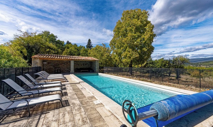 Saignon Villa | Homerez - Spacious Villa with Garden in Saignon