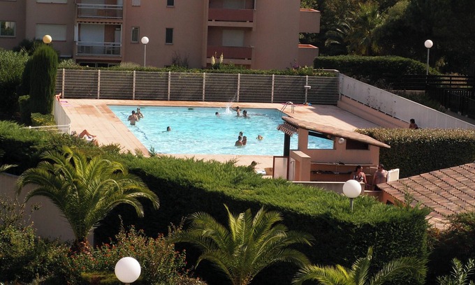 La Faviere Apartment | Homerez - Studio in Bormes-les-Mimosas