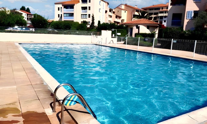 Frejus Apartment | Homerez - Studio Fréjus with pool