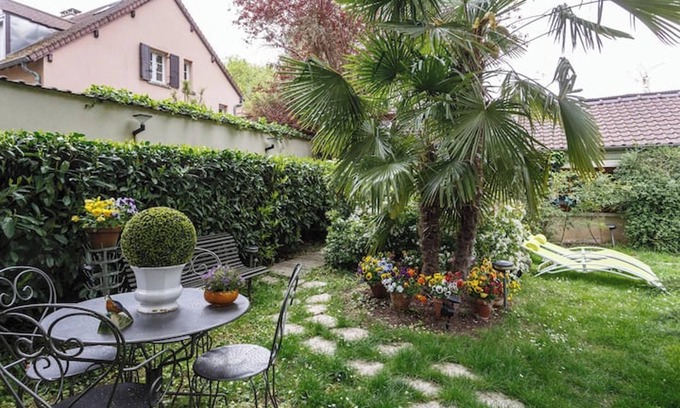 Ville-d'Avray Apartment | Homerez - Studio in Ville-d'Avray