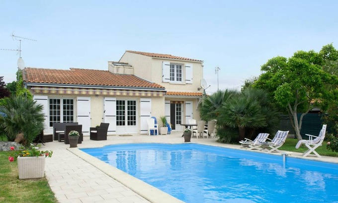 Aytre Villa | Homerez - Villa 5 km away from the beach for 10 ppl. with swimming-pool at Aytré
