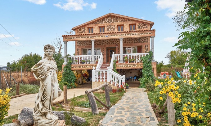 Porzuna Villa | Homerez - Villa, Porzuna, private pool