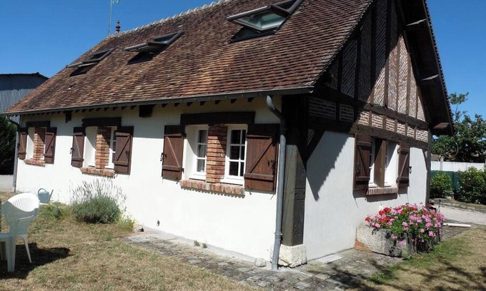 Salbris House | Homerez - Welcoming house in Salbris with enclosed garden and terrace.