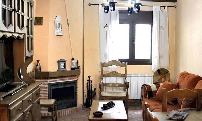 Hueva House | Homerez - Welcoming House in Hueva, Great View