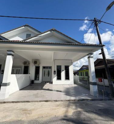 Kawasan Perindustrian Chendering House | Homestay Ayuni