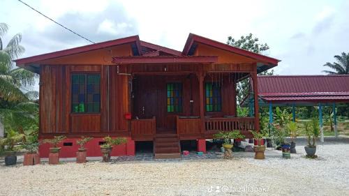 Parit Raja House | Homestay faeyzazarin