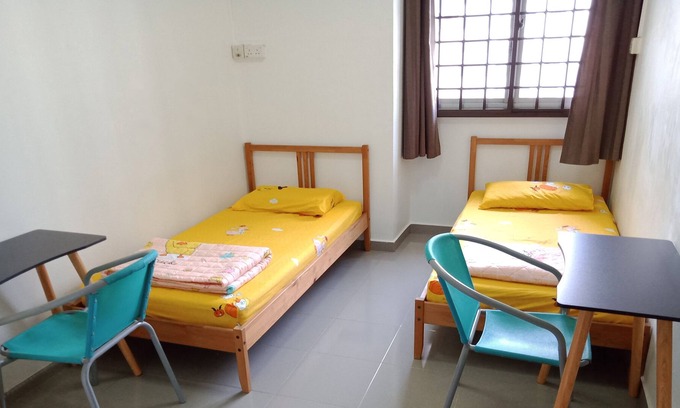Woodlands Apartment | Homestay Near MRT/subway & 300+ eateries Clean, quiet & safe Private room