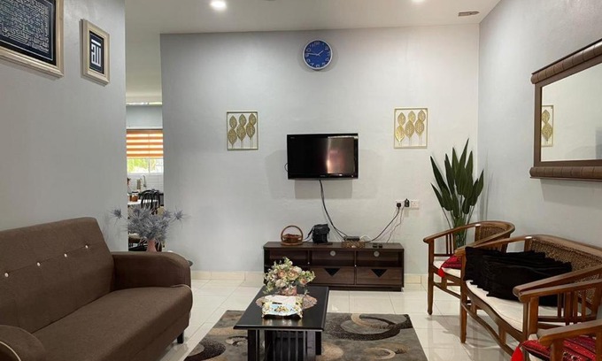 Kampung Permatang Kerai Besar House | Homestay Warisan Abang Tam