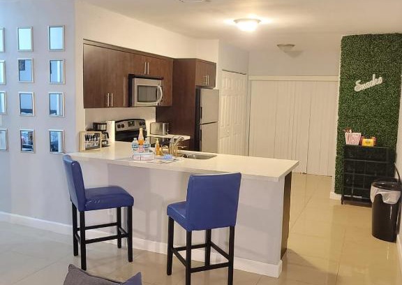 Homestead Apartment | Homestead 2 Bdrm 1 Bath Duplex with Free Parking