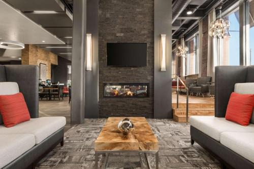 East Town Hotel | Homewood Suites By Hilton Milwaukee Downtown