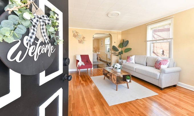 Violetville House | Homey Haven Baltimore - near airport, hospitals & downtown