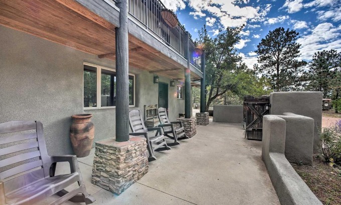 Cascade-Chipita Park Apartment | Homey Mtn View Escape 11 Mi to Garden of the Gods