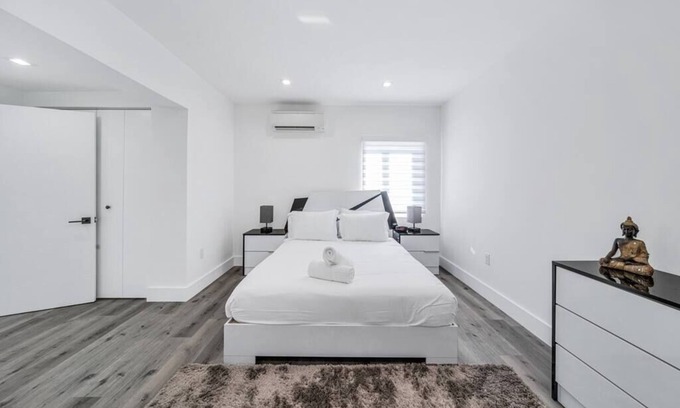 Flagami House | Homey Studio Near Airport & Water Park | Convenient Stay