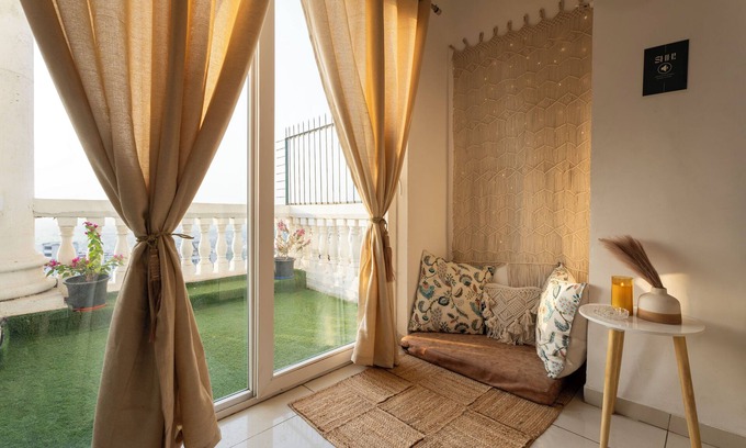 Noida Apartment | Honey by Grehstay 1BHK Serviced Apartment
