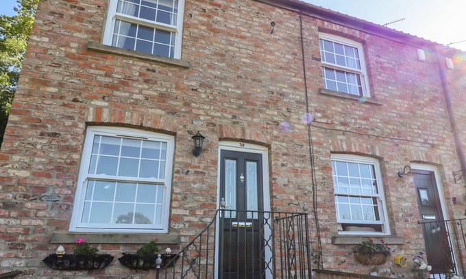 Ripon Cottage | HONEYBEE COTTAGE, pet friendly, character holiday cottage in Ripon