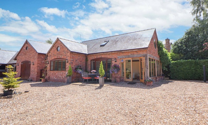Cheshire West and Chester Cottage | HONEYSUCKLE FARMHOUSE, romantic in Tarporley