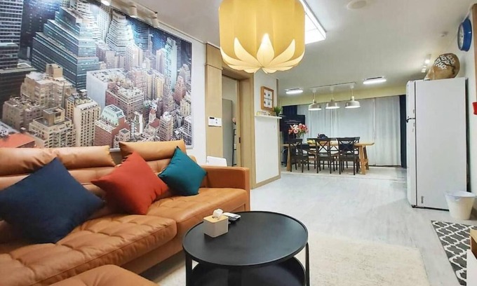 Seogyo-dong Bed & Breakfast | Hongdae: Spacious yard, group-friendly. Green, sunny, near biz—cozy